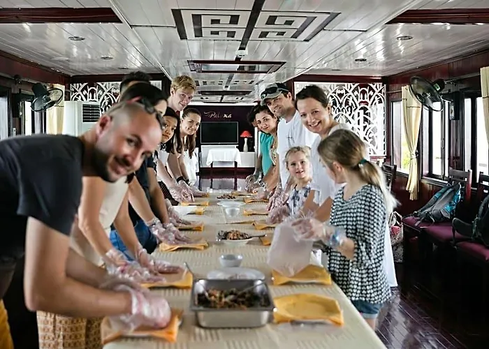 Khách sạn Paloma Cruise 4*