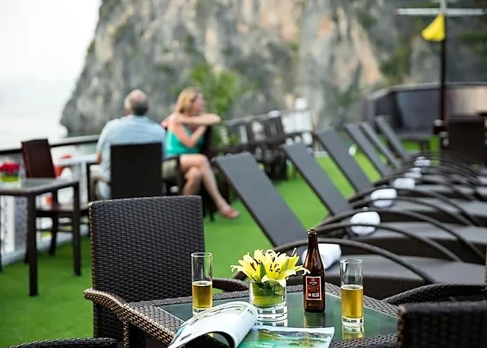 Paloma Cruise Khách sạn 4*