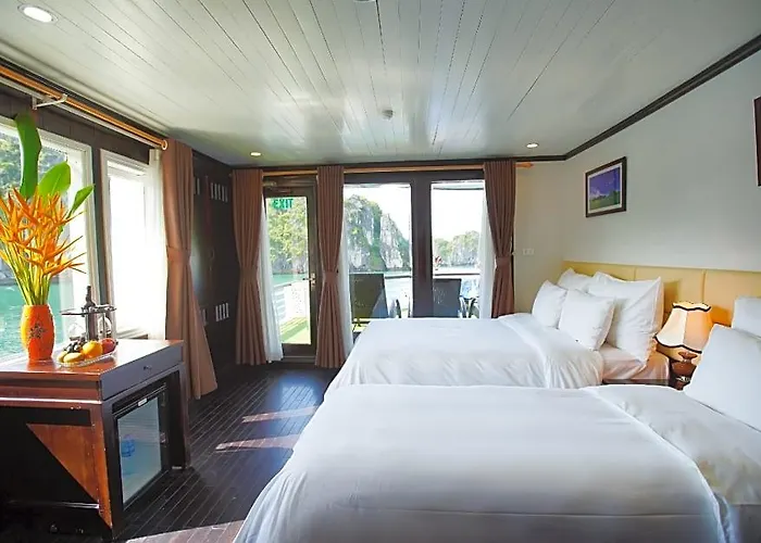 Paloma Cruise Khách sạn 4*