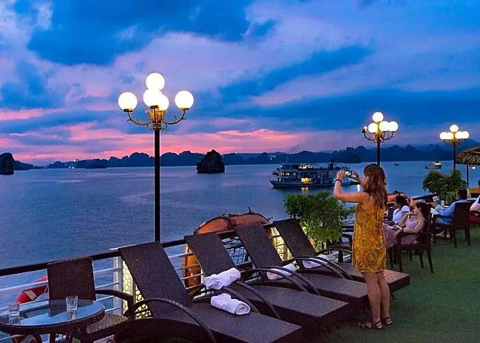 Paloma Cruise Khách sạn 4*