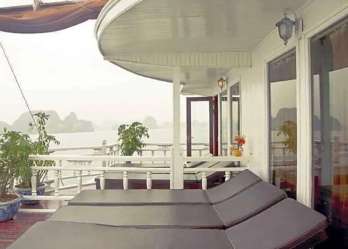 Khách sạn Paloma Cruise Hạ Long